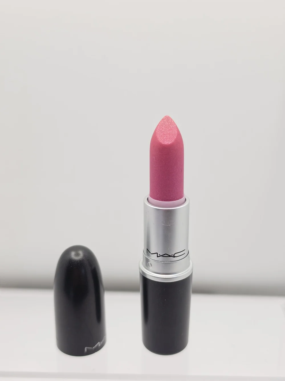 DISCONTINUED MAC LUSTRE LIPSTICK- 